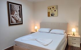 Lb Apartments