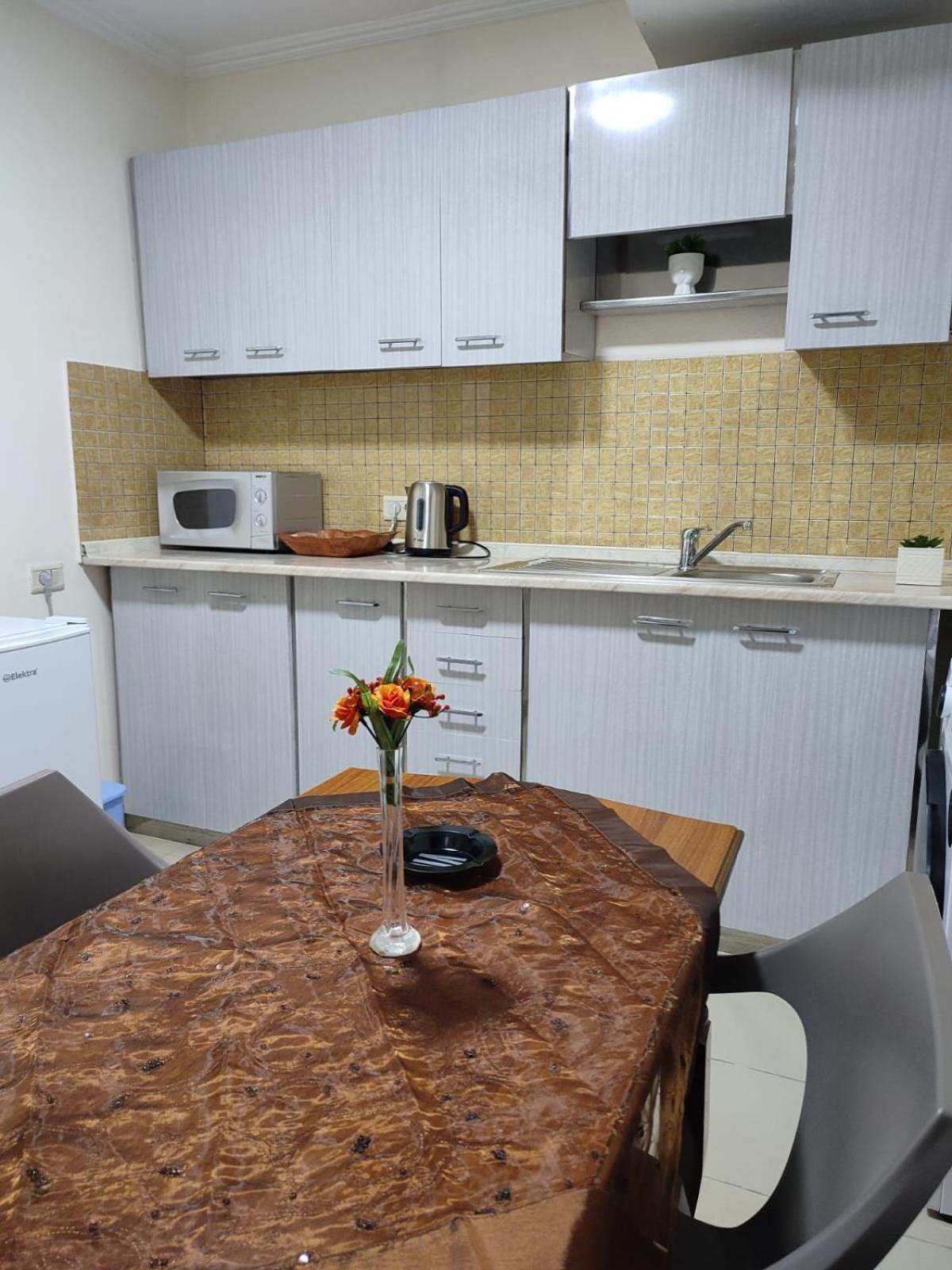 Lb Apartments Tirana Esterno foto